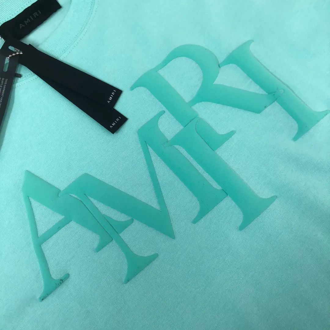 C🌟Amiri 26ss counter Same Style round neck short-sleeved T-shirt ~ Customized suede foam embossed logo craft on the chest! Specially available in custom fabrics! Thick plate three-dimensional! The thicker clothes make the overall breathable and soft texture more prominent, and the full cotton texture makes it extremely comfortable. A must-have item for Premium people, complete with original accessories and accessories! Same Style for men and women! Color: Black White Mint Green Size: XS S M L (larger version! Please state your height and weight when placing an order!)